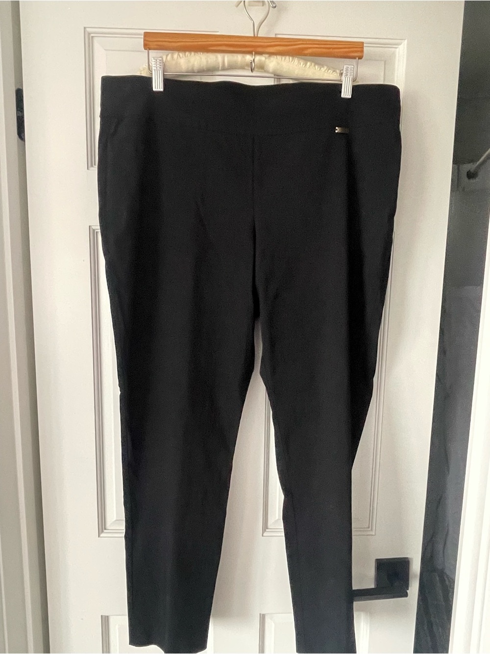 INC International Concepts Black Skinny Ponte Pull-On Pants
